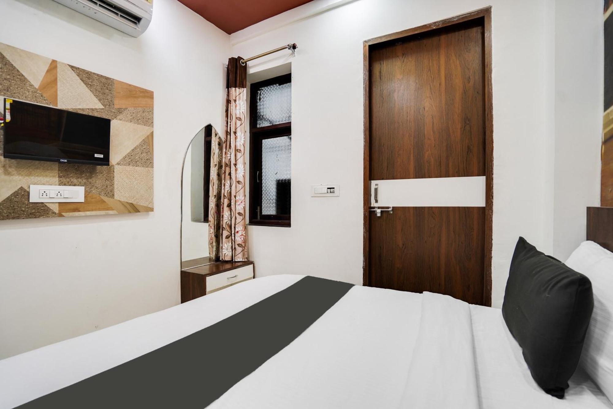 Super Oyo Hotel O Sky Wings Аджмер Екстериор снимка