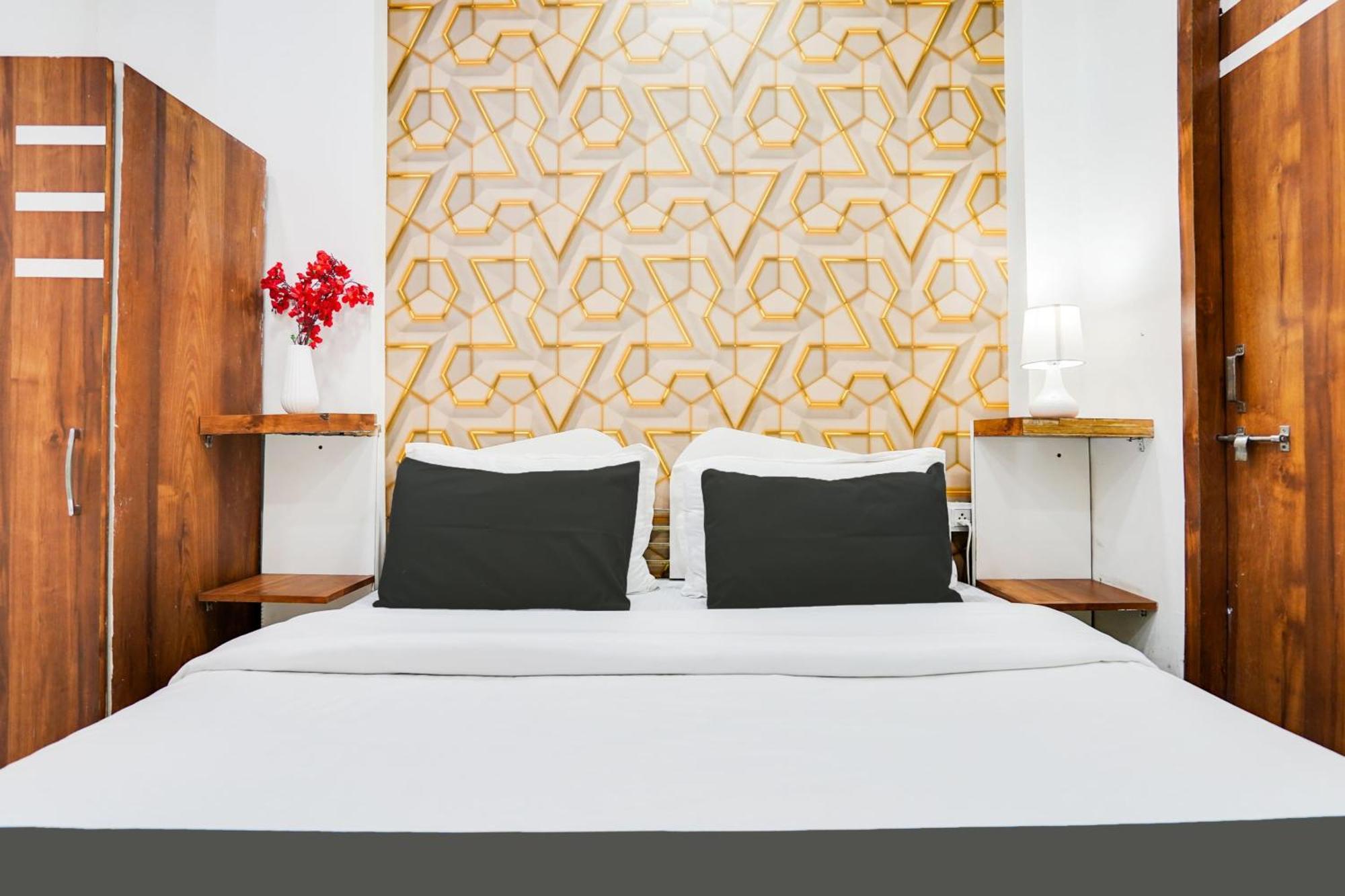 Super Oyo Hotel O Sky Wings Аджмер Екстериор снимка