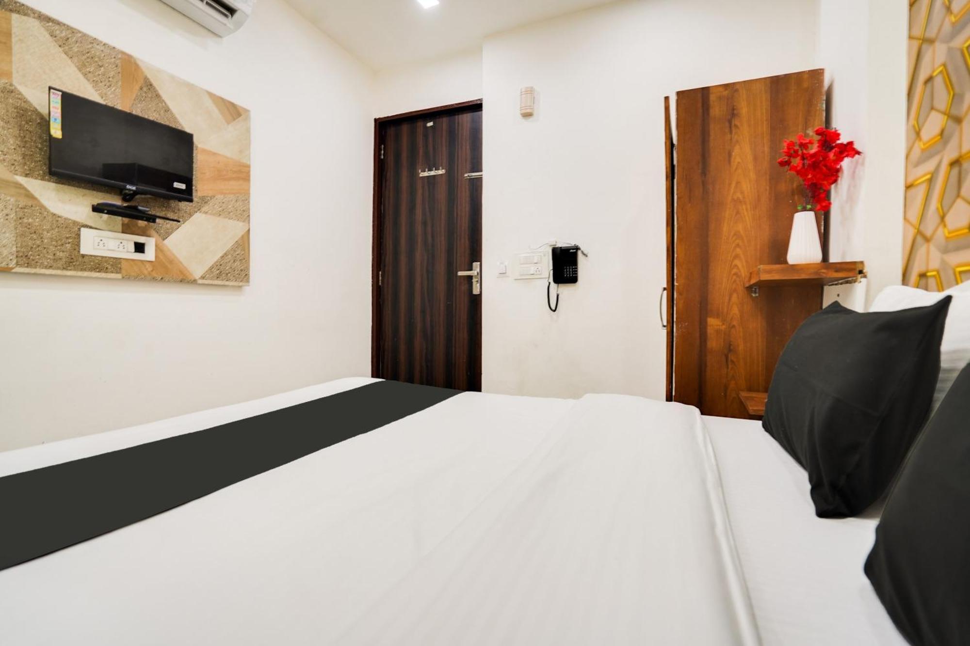 Super Oyo Hotel O Sky Wings Аджмер Екстериор снимка