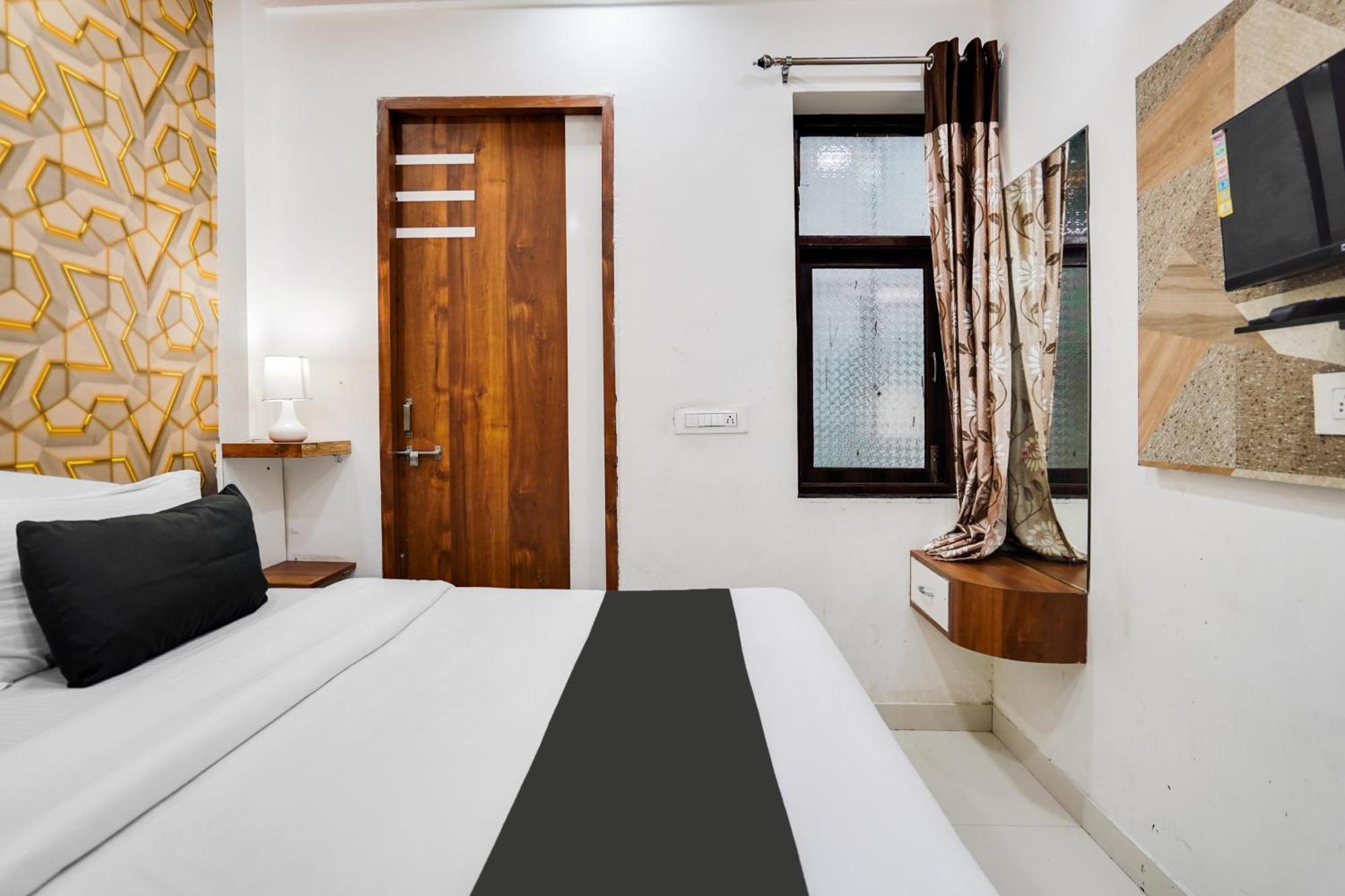 Super Oyo Hotel O Sky Wings Аджмер Екстериор снимка