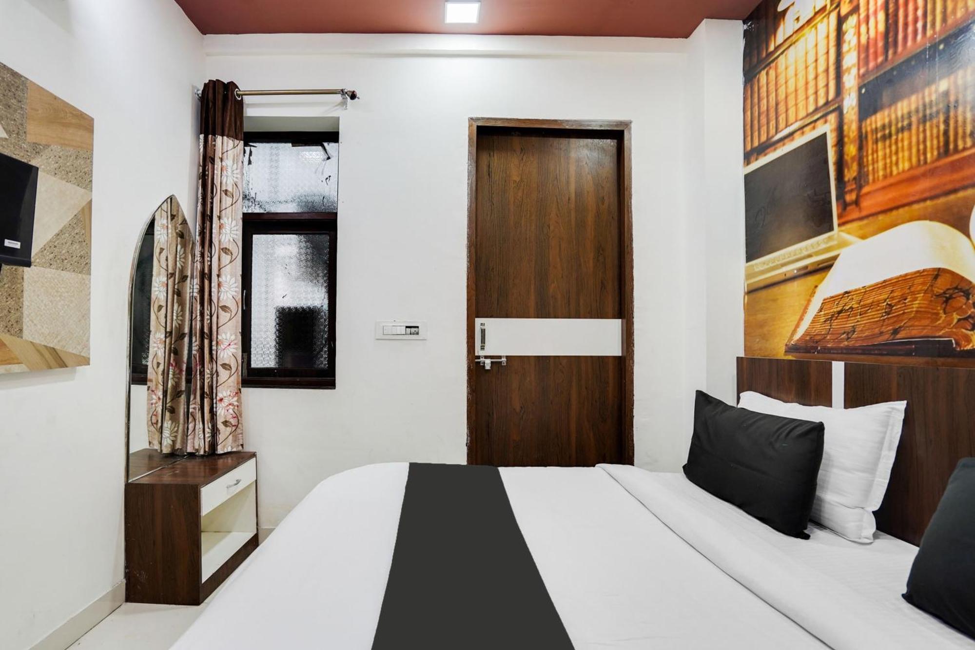 Super Oyo Hotel O Sky Wings Аджмер Екстериор снимка